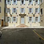 Royale Maison De L'église Du Couvent 3* Narbona