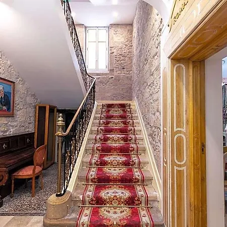 Apartmanhotel Royale Maison De L'eglise Du Couvent