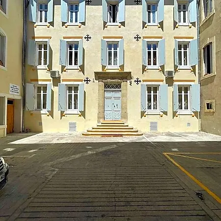 Royale Maison De L'eglise Du Couvent Apartmanhotel