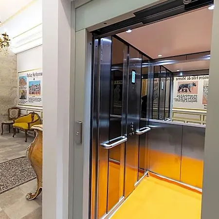 Apartmanhotel Royale Maison De L'eglise Du Couvent 3*