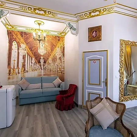 Royale Maison De L'eglise Du Couvent