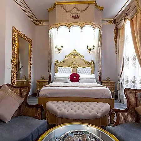 Royale Maison De L'eglise Du Couvent Aparthotel